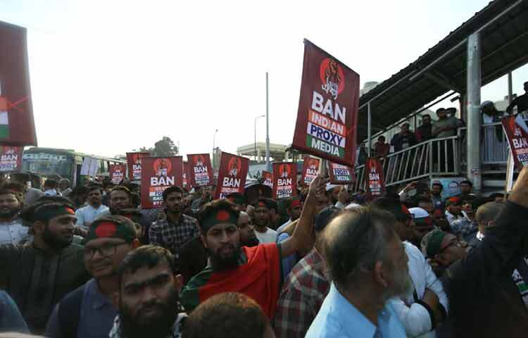 জুলাই ঐক্য আরও জানায়, ভারত ও তার প্রক্সি শক্তিগুলো বাংলাদেশে গণতন্ত্র ও নির্বাচন চায় না বলেই একের পর এক বিশৃঙ্খলা সৃষ্টি করছে। এ প্রেক্ষাপটে চব্বিশের ছাত্র-জনতাকে আবারও দেশ রক্ষার আন্দোলনে ঐক্যবদ্ধ হওয়ার আহ্বান জানানো হয়।