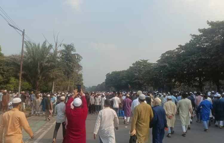 অনেকের দাবি জানাজায় এতো মানুষ কখনো দেখেননি। মিরপুরের ব্যবসায়ী মোহাম্মদ তারিফ বলেন, হাদিকে কখনো দেখেননি। মনে হয় হাদি আমার ভাই। আমার জীবনে এতো মানুষ দেখেনি বিশেষ করে জানাজায়।