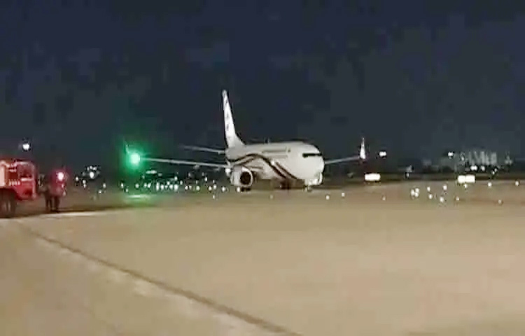 দীর্ঘ ১৪ বছর পর গত ২৯ জানুয়ারি রাতে বাংলাদেশ বিমানের ‘বিইজি৩৪১’ নামের ফ্লাইট করাচির জিন্নাহ আন্তর্জাতিক বিমানবন্দরে অবতরণ করে। ছবি: ডন