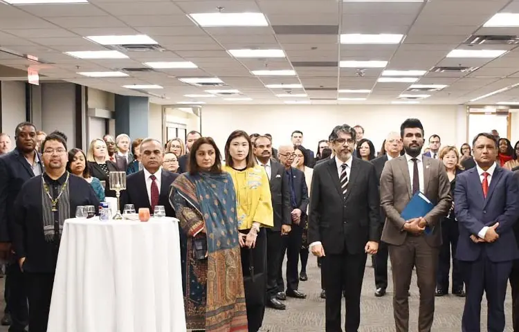 মহান স্বাধীনতা ও জাতীয় দিবস উদযাপনের অংশ হিসেবে কানাডার টরন্টোয় বাংলাদেশ কনস্যুলেট জেনারেলে কর্মরত কনস্যুলার কোরের সম্মানে এক অভ্যর্থনার আয়োজন করা হয়। ছবি: পিআইডি
