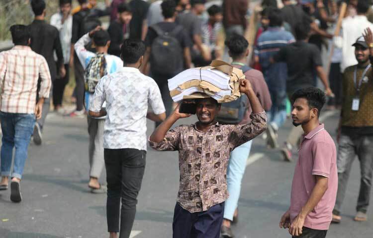 লুটপাট করা হয়েছে কম্পিউটারসহ বিভিন্ন সরঞ্জাম ও আসবাব।