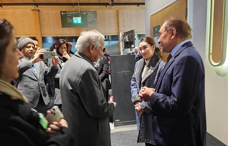 সাক্ষাৎকালে তারা দুই দেশের বিভিন্ন স্বার্থসংশ্লিষ্ট বিষয় নিয়ে আলোচনা করেন।