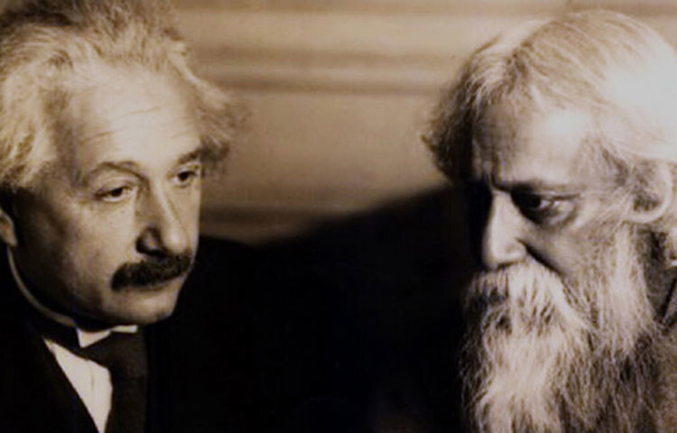 রবীন্দ্রনাথ ঠাকুরের সুসম্পর্ক ছিল বিশ্ববিখ্যাত বিজ্ঞানী আইনস্টাইনের সঙ্গে। কোনো এক সাক্ষাতে ফ্রেমবন্দী হয়েছিলেন গুণী দুই মানব।