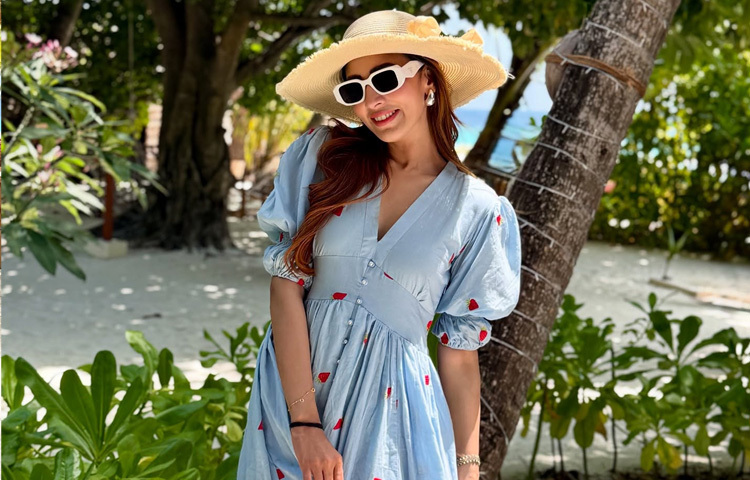 অনেক দিন ধরেই বড় পর্দায় নেই মিম, তবে সামাজিক যোগাযোগমাধ্যমে সরব থাকেন সব সময়।