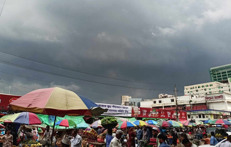 এই বৃষ্টি কেবল পানি ঝরায় না, সঙ্গে করে আনে স্মৃতি, মনখারাপ, কিছু না বলা ভালো লাগা। কেউ হয়তো বারান্দায় বসে ভাবছে প্রিয় কাউকে নিয়ে, কেউ হয়তো এক কাপ গরম চায়ে খুঁজছে কিছুটা আরাম।