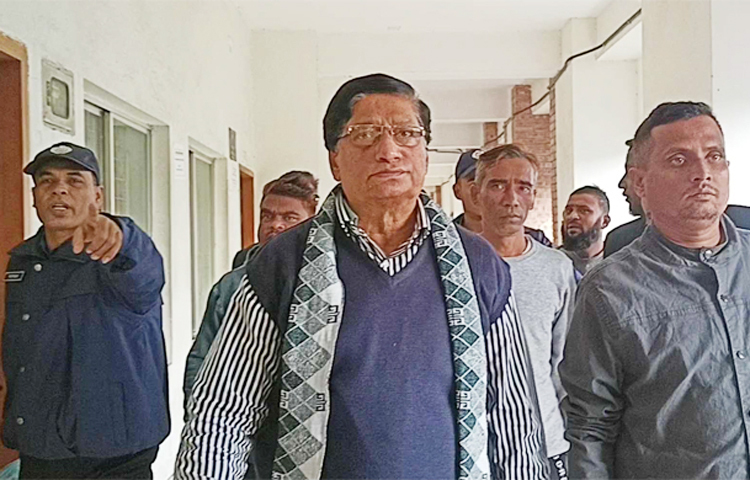 রাজধানীর গোপীবাগে বেনাপোল এক্সপ্রেস ট্রেনে অগ্নিসংযোগের ঘটনার মামলায় ঢাকা মহানগর দক্ষিণ বিএনপির যুগ্ম আহ্বায়ক মোহাম্মদ নবী উল্লাহ নবীসহ দুজনের তিনদিনের রিমান্ড মঞ্জুর করেছেন আদালত। ছবি: সংগৃহীত