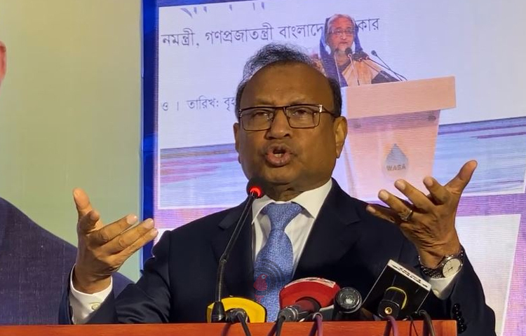 আজ রাজধানীর কারওয়ান বাজারে ওয়াসা ভবনে ঢাকা ওয়াসার কর্মকর্তা-কর্মচারীদের সঙ্গে মতবিনিময় সভায় উপস্থিত ছিলেন পল্লী উন্নয়ন ও সমবায় মন্ত্রী মো. তাজুল ইসলাম। ছবি: হাসান আদিব