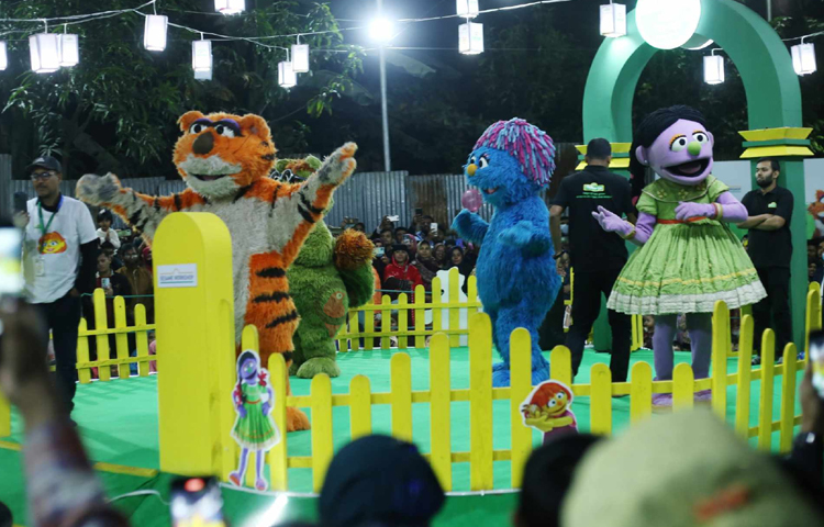 শিশুচত্বরের অন্যতম আকর্ষণ সিসিমপুরের জনপ্রিয় চরিত্র হালুম, টুকটুকি, ইকরি, শিকু। ছবি: মাহবুব আলম