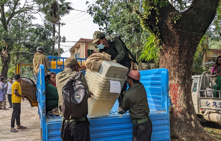 বুধবার প্রথম ধাপে মিরসরাই, সীতাকুণ্ড ও সন্দ্বীপ উপজেলার সকাল ৮টায় ভোটগ্রহণ শুরু হয়ে টানা চলবে বিকাল ৪টা পর্যন্ত। ছবি: এম মাঈন উদ্দিন