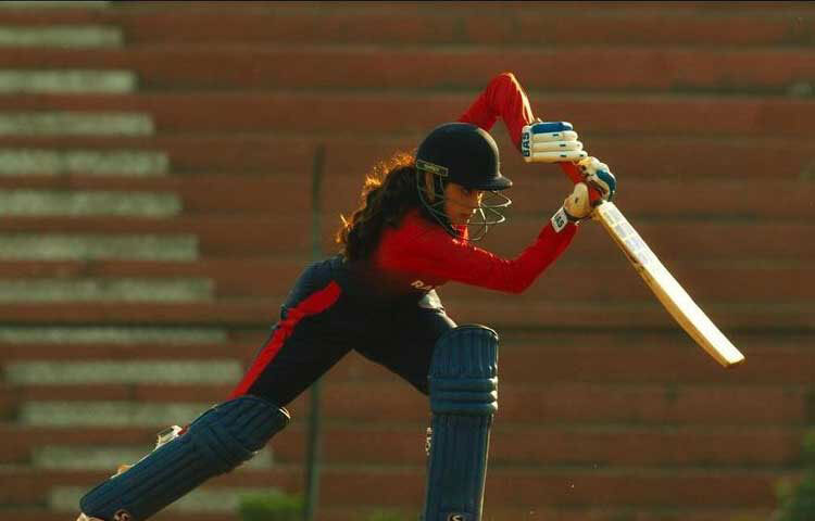 ‘মিস্টার অ্যান্ড মিসেস মাহি’ ছবির কৃতিত্ব বেশি জাহ্নবী কাপুরের ঝুলিতে যাচ্ছে। সবাই এই ছবির মুক্তির প্রথম দিনের আয়ের কৃতিত্ব জাহ্নবীকেই বেশি দিচ্ছেন। শ্রীদেবী-কন্যার অভিনয় দর্শকের মন জয় করেছে।