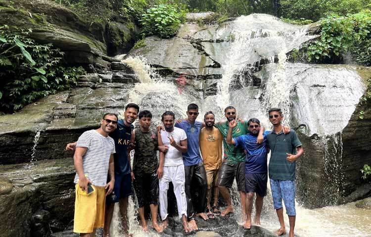 প্রকৃতির নান্দনিক তুলিতে আঁকা এ ছবি দেখে মুগ্ধ হচ্ছেন দেশের ভ্রমণপিপাসুরা। ছবি: এম মাঈন উদ্দিন