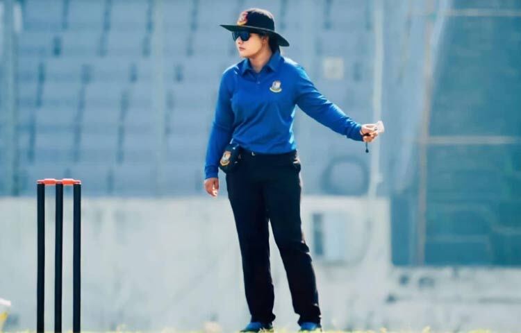 বাংলাদেশের আম্পায়ারিংয়ে চলমান সফলতার মুকুটে যুক্ত হলো নতুন পালক। প্রথম বাংলাদেশি নারী আম্পায়ার হিসেবে নারী এশিয়া কাপ ২০২৪ সালের আসরে দায়িত্ব পালন করতে যাচ্ছেন সাথিরা জাকির জেসি। সামাজিক যোগাযোগমাধ্যমের ভেরিফায়েড আইডির পোস্টে বিষয়টি নিশ্চিত করেন তিনি। ছবি: সংগৃহীত