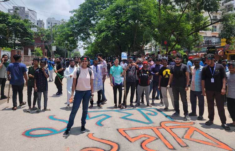 তবে এখানে দেখা যায়নি কোনো আইনশৃঙ্খলা বাহিনীর সদস্যদের। ছবি: মাহবুব আলম