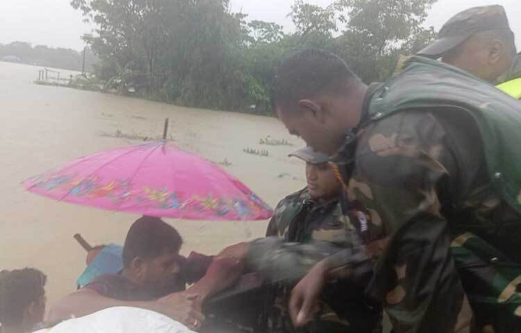 হঠাৎ এ বন্যায় এসব এলাকার বাসিন্দারা পড়েছেন জীবন-মৃত্যুর সন্ধিক্ষণে। ছবি: ফেসবুক থেকে