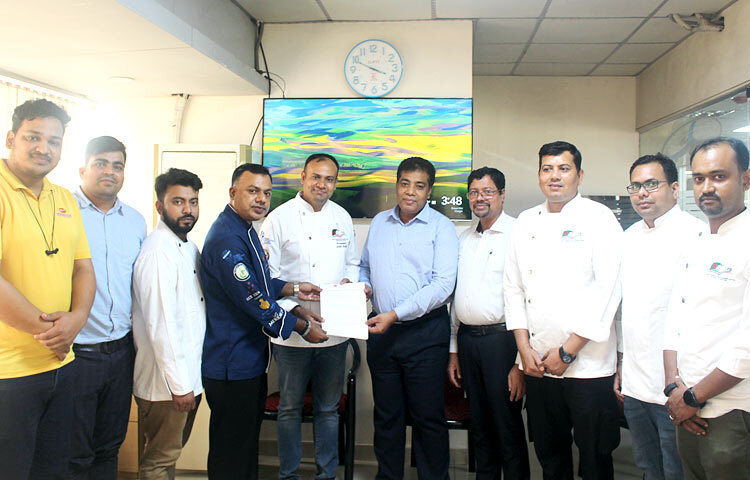 দেশের রন্ধন শিল্পকে এগিয়ে নিতে শেফ ফেডারেশন বাংলাদেশের সঙ্গে একটি চুক্তি স্বাক্ষর করেছে দেশের জনপ্রিয় মসলার ব্র্যান্ড ‘প্রাণ গুঁড়া মসলা’। রাজধানীর বাড্ডায় প্রাণ গ্রুপের প্রধান কার্যালয়ে এ চুক্তি সই অনুষ্ঠিত হয়। ছবি: জাগো নিউজ