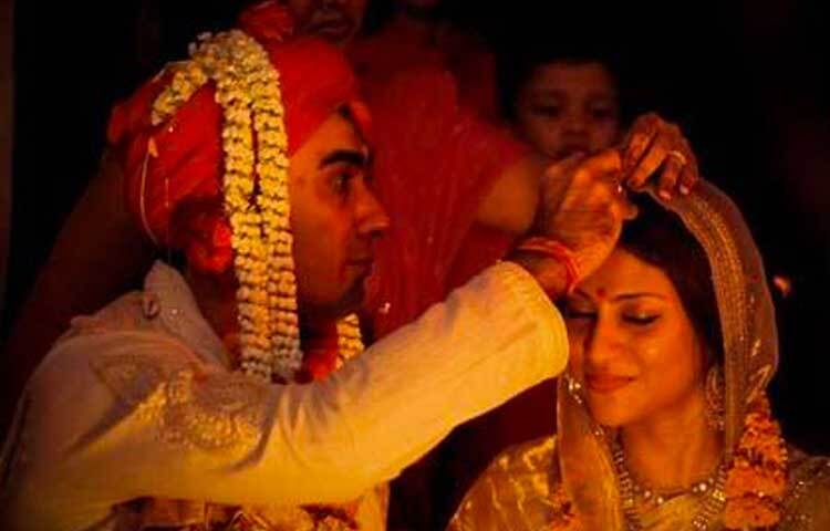 কঙ্কনা ব্যক্তিগত জীবনে খুবই সাদামাটা এবং আত্মনির্ভরশীল। তিনি অভিনেতা রণবীর শোরের সঙ্গে বিবাহবন্ধনে আবদ্ধ হন।