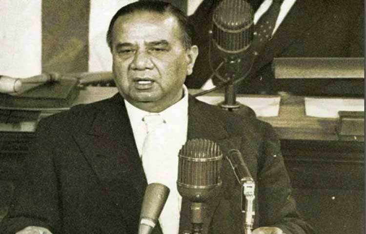 যুক্তফ্রন্ট গঠনের মূলনেতাদের মধ্যে অন্যতম ছিলেন হোসেন শহীদ সোহরাওয়ার্দী। গণতান্ত্রিক রীতি ও জনমতের প্রতি শ্রদ্ধাশীল ছিলেন বলে সুধী সমাজ তাকে ‘গণতন্ত্রের মানসপুত্র’ বলে আখ্যায়িত করে।