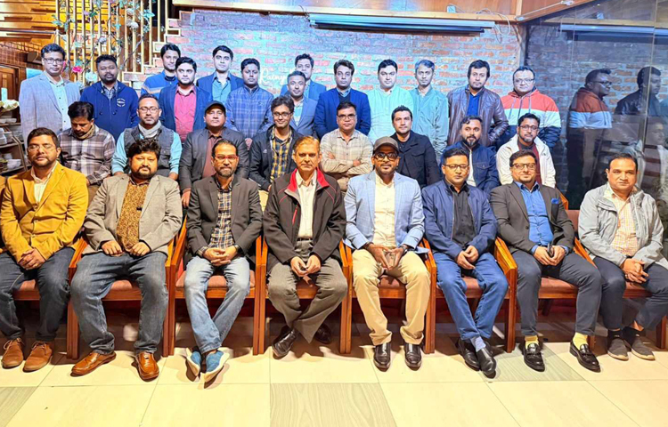 দেশের প্রথম সারির অনলাইন সংবাদমাধ্যম, পত্রিকা ও টেলিভিশনের অনলাইন ও ডিজিটাল বিভাগের প্রধানদের সংগঠন ‘অনলাইন এডিটরস অ্যালায়েন্স’ যাত্রা শুরু করেছে। ৩৫টি গণমাধ্যমের সংশ্লিষ্ট প্রধানদের এক সভায় সর্বসম্মতিক্রমে এ সংগঠনের যাত্রা শুরু হয়। ছবি: জাগো নিউজ