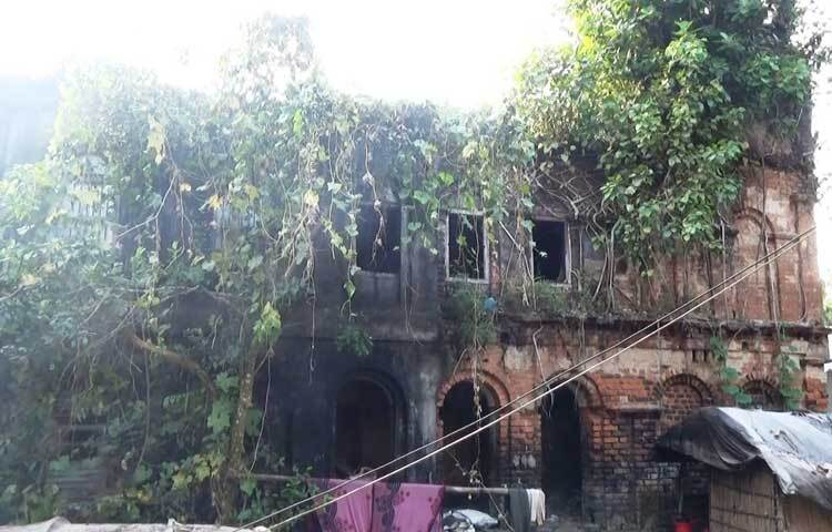 ঐতিহ্য বাঁচিয়ে রাখতে এবং ভবিষ্যৎ প্রজন্মের কাছে কালের নিদর্শন হিসেবে তুলে ধরার জন্য দ্রুত সংস্কার ও সংরক্ষণের দাবি জানিয়েছেন স্থানীয়রা।