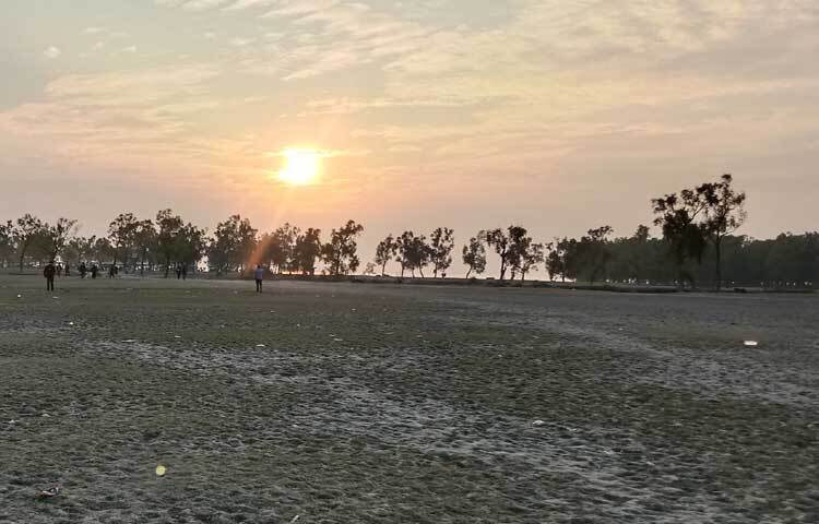 গুলিয়াখালী সমুদ্রসৈকতের কারণে নতুন করে এ উপজেলায় পর্যটক বাড়ছে।