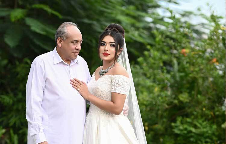 তিনি লিখেছিলেন, ‘সব কিছু অনিশ্চিত জেনেও আল্লাহর বিশেষ কোনো রহমতের আশায় অনেক কষ্ট করে আজকে সিঙ্গাপুর থেকে এয়ার অ্যাম্বুলেন্স বাংলাদেশে আনিয়ে তারপর ব্যাংকক নিয়ে আসছি, আমার জীবনের সবটুকু দিয়ে চেষ্টা করছি, বাকি আল্লাহর ইচ্ছা।’