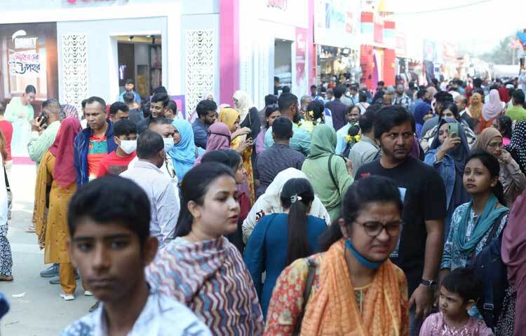 ব্যাংক, আর্থিক প্রতিষ্ঠান, ইলেক্ট্রনিক্স প্রতিষ্ঠান, গৃহস্থালি পণ্য, ভোগ্যপণ্য, ফার্নিচার কোম্পানি, আইটি কোম্পানি, মোবাইল ফোন কোম্পানি, প্রসাধন কোম্পানি থেকে শুরু করে বিভিন্ন প্রতিষ্ঠানের পণ্যে বাণিজ্যমেলা এখন মুখর।