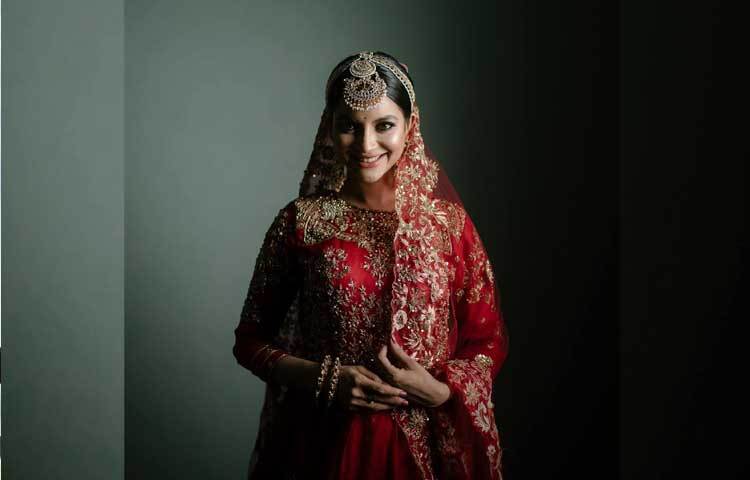 বউসাজে দারুণ লাগছে তাকে।