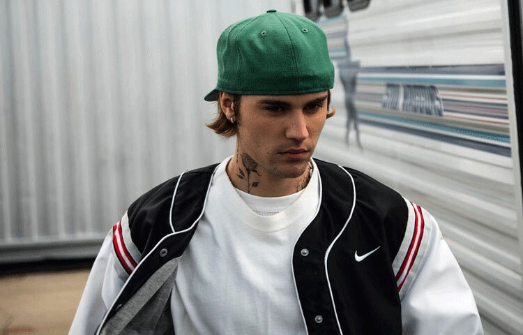 ২০২১ সালে সেরা আর্টিস্ট অফ দ্য ইয়ার এর জন্য পেয়েছেন এমটিভি মিউজিক অ্যাওয়ার্ড। এমনকি হলিউডের হল অব ফেমেও উঠে এসেছে তার নাম।