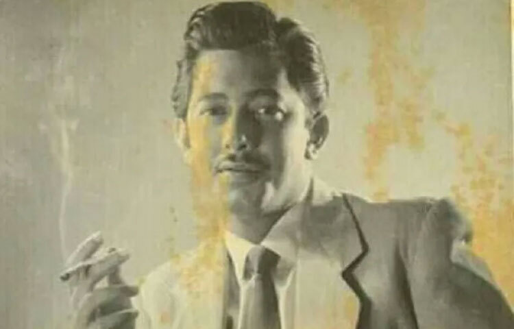 ২০০১ সালে পান একুশে পদক। তিনি বাচসাস পুরস্কারও পেয়েছেন।