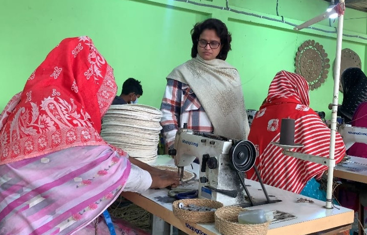 তার প্রথম প্রকাশিত কাব্যগ্রন্থ আরাধ্যর নাম অনুসারে তিনি কুটির শিল্পের এই প্রতিষ্ঠানটি গড়ে তুলেছেন একান্ত মমতায়।