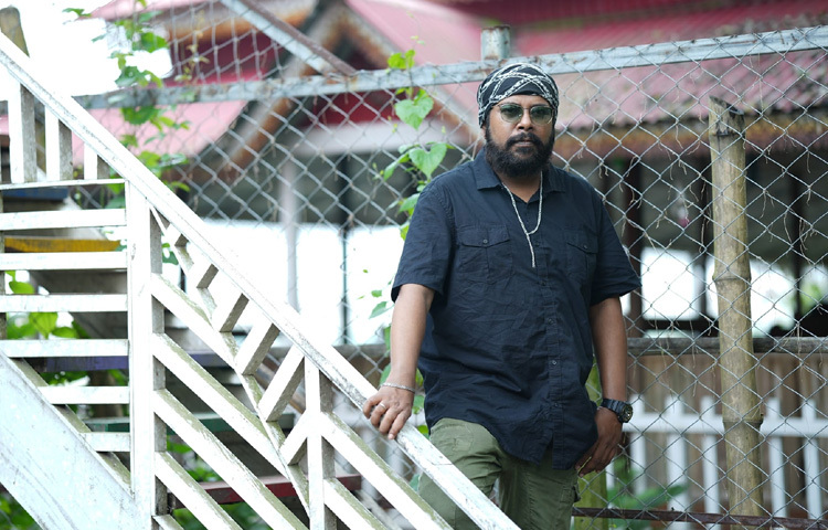 তিন বছর বিরতির পর ২০০৮ সালে আসে দ্বিতীয় একক ‘স্বার্থপর’।