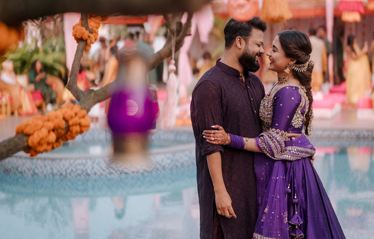 মূলত নায়িকার গায়েহলুদ অনুষ্ঠান হয় ২৩ ফেব্রুয়ারি। অনুষ্ঠানে অতিথিদের ছবি তোলা নিষেধ ছিল। অতিথিদের কেউই ছবি প্রকাশ করেননি। কিন্তু শেষ রক্ষা হয়নি। ফাঁস হয়েছিল সেদিনের ছবি।