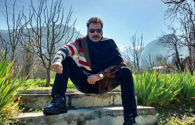 ‘দি সোর্ড অব টিপু সুলতান’- এ হায়দার আলী চরিত্রে অভিনয় করে জনপ্রিয়তা পেয়েছেন তিনি।