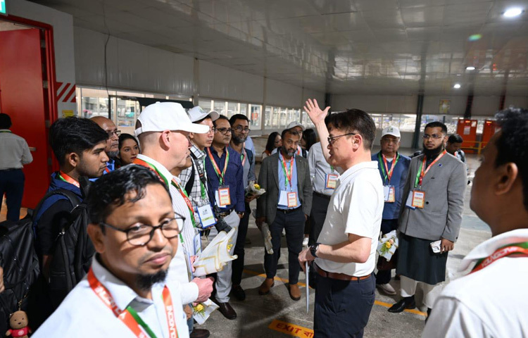 চার দিনব্যাপী (৭ এপ্রিল-১০ এপ্রিল) বিনিয়োগ সম্মেলন-২০২৫ বাংলাদেশের ইতিহাসে সর্ববৃহৎ বিনিয়োগ সম্মেলন।