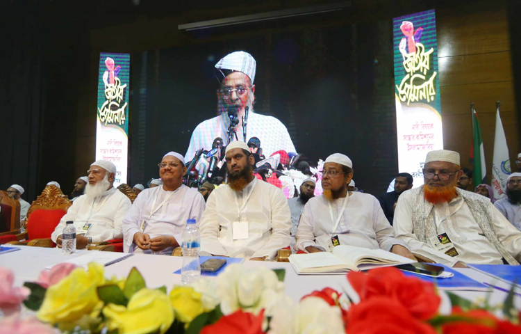 রাজধানীর ডিপ্লোমা ইঞ্জিনিয়ার্স ইনস্টিটিটিউশনে আজ জাতীয় উলামা-মাশায়েখ আইম্মা পরিষদের জাতীয় সেমিনার অনুষ্ঠিত হয়। ছবি: জাগো নিউজ