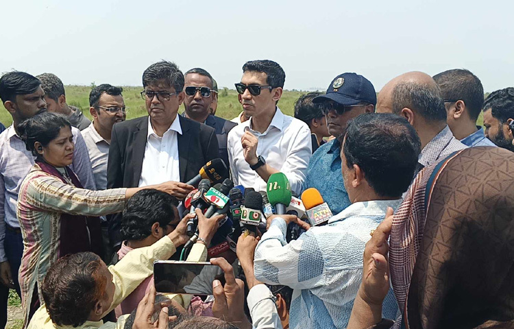 ২০৩১ সালের মধ্যেই বে-টার্মিনাল অপারেশনে যাবে বলে আশাবাদ ব্যক্ত করেন আশিক চৌধুরী।