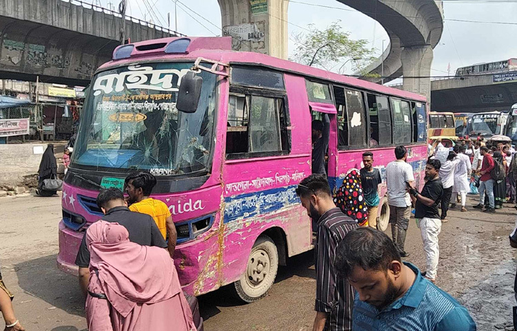 মাওয়া রোডে যাত্রীদের পরিবহনসেবা দিচ্ছে ট্রান্সসিলভা, রাইদা ও গাবতলী মেরিবাস। এই রুটে পাঁচ্চর, ভাঙ্গা, ফরিদপুর, মাদারীপুর, শরীয়তপুর কিংবা রাজবাড়ীগামী যাত্রীদের থেকে জনপ্রতি আদায় করা হচ্ছে ৫০০ টাকা পর্যন্ত। যদিও এসব গন্তব্যে সাধারণ সময়ের ভাড়া এর অর্ধেক।