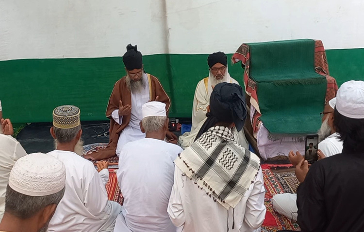 গোপালগঞ্জ থেকে আগাম ঈদ উদযাপনে আসা মুসল্লি সাইফ বলেন, ‘আমি প্রথমবারের মতো এখানে ঈদের নামাজ পড়লাম। খুব ভালো লাগছে। সামনেও আসার ইচ্ছে আছে।’