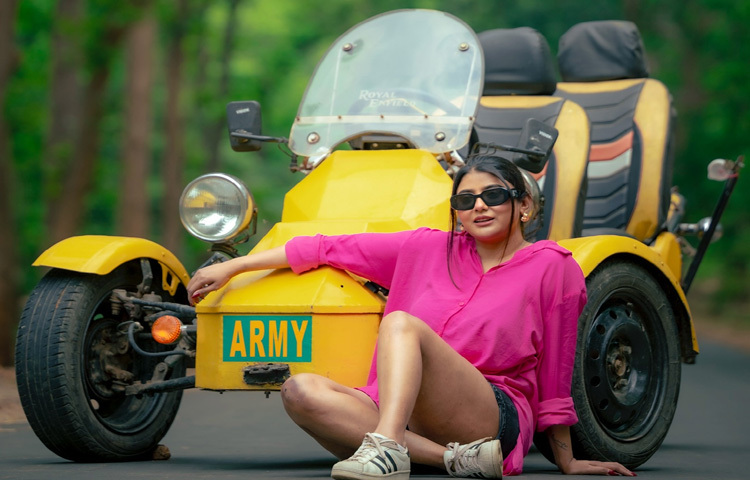 ক্যামেরার সামনে তার প্রতিটি উপস্থিতি যেন গল্প বলে; কখনো তা কোমল, কখনো সাহসী, কখনোবা রহস্যময়। এই বহুমাত্রিক সৌন্দর্যই পার্নোকে আলাদা করে রাখে ভিড়ের মাঝে।