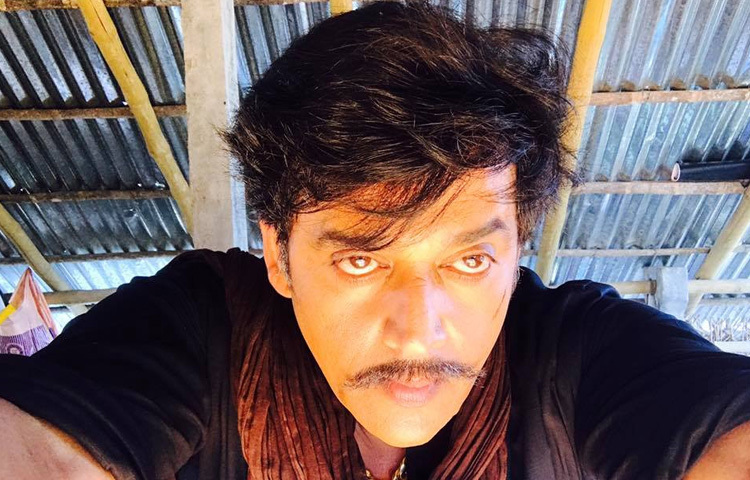 ১৯৯২ সালে বলিউডে পা রাখেন ‘পিতামহ’ সিনেমার মাধ্যমে। পরে ‘তেরে নাম’, ‘ফির হেরা ফেরি’, ‘ওমকারা’, ‘লক আপ’, ‘মুক্কাবাজ’-এর মতো চলচ্চিত্রে তার অভিনয় দর্শকদের নজর কাড়ে। সাহসী, মাটির গন্ধমাখা চরিত্রে তিনি হয়ে ওঠেন অনন্য।