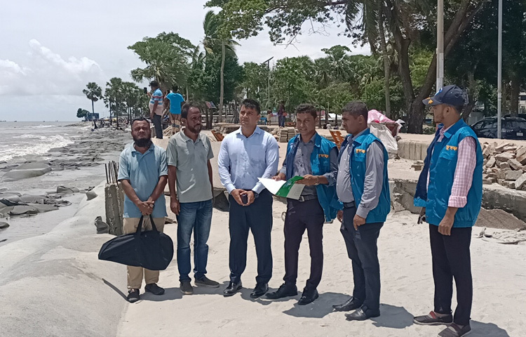 পরিদর্শনকালে আরও উপস্থিত ছিলেন দুদকের উপসহকারী পরিচালক খালিদ হোসেন, কুয়াকাটা পৌরসভার প্রশাসক ইয়াসীন সাদেকসহ স্থানীয় গণ্যমান্যরা।