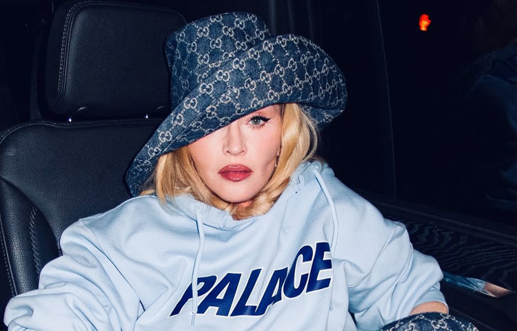 ম্যাডোনা দেখিয়েছেন, একজন নারীও নিজের শর্তে তারকা হতে পারেন। পুরুষতান্ত্রিক দুনিয়ার চোখরাঙানি উপেক্ষা করে তিনি প্রমাণ করেছেন সাহসী কণ্ঠই পারে পৃথিবীর দৃষ্টিভঙ্গি বদলাতে।