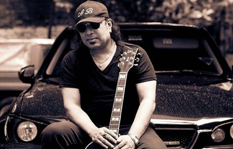 ২০১৮ সালের ১৮ অক্টোবর না ফেরার দেশে পাড়ি জমিয়েছেন এই গুণী শিল্পী। আইয়ুব বাচ্চু নেই, তবে আছে তার রেখে যাওয়া স্মৃতি।