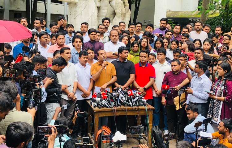 ঢাকা বিশ্ববিদ্যালয়ের (ঢাবি) হল সংসদ নির্বাচনের জন্য ১৮টি হলে প্যানেল ঘোষণা করেছে বাংলাদেশ জাতীয়তাবাদী ছাত্রদল। আজ এক সংবাদ বিজ্ঞপ্তিতে ছাত্রদল কেন্দ্রীয় সংসদ এ প্যানেল ঘোষণা করে। ছবি: জাগো নিউজ