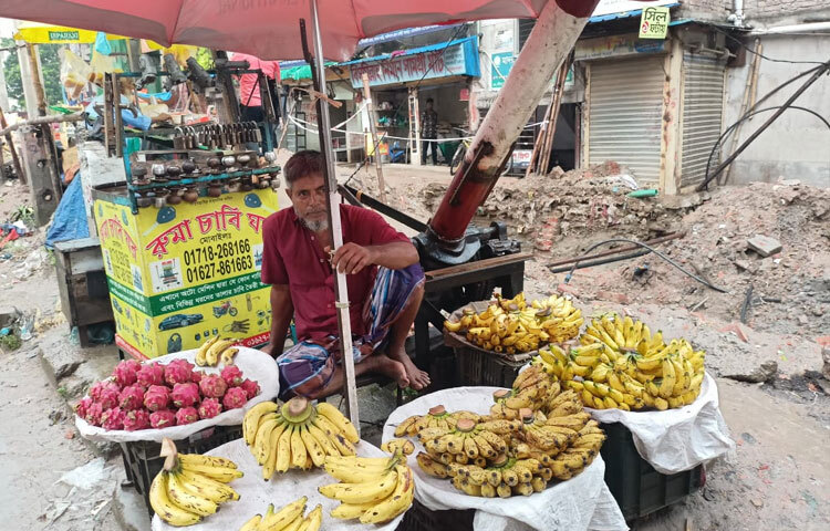 প্রতিদিনের আয়ে যাদের চুলায় আগুন জ্বলে, সেই আয় থেমে গেলে পুরো সংসার অন্ধকারে ডুবে যায়।