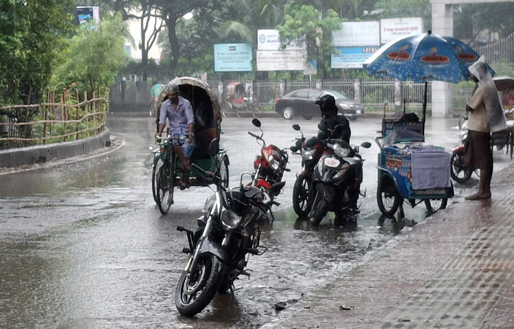 এই শহর হয়তো এখনও গোছানো নয়, তবে প্রতিদিনই সে তার নাগরিকদের শেখায় ধৈর্য, মানিয়ে নেওয়া আর আশার পাঠ।