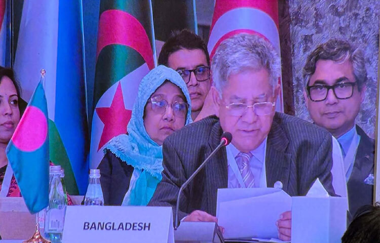 কাতারের দোহায় অনুষ্ঠিত ওআইসি সদস্য রাষ্ট্রগুলোর দুই দিনব্যাপী শ্রমমন্ত্রীদের ৬ষ্ঠ ওআইসি সম্মেলনে বক্তৃতা করেন শ্রম ও কর্মসংস্থান উপদেষ্টা ব্রিগেডিয়ার জেনারেল (অব.) ড. এম সাখাওয়াত হোসেন। ছবি: পিআইডি