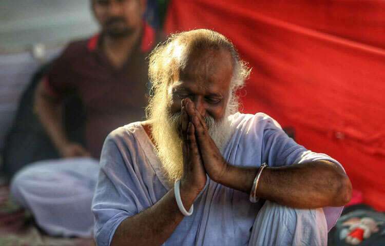 লালন শুধু গান লেখেননি-তিনি গানের ভেতর দিয়েই মানুষকে চিনতে শিখিয়েছেন। তার প্রতিটি বাউলগান যেন একেকটা দর্শনের পাঠশালা।