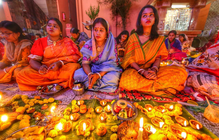 স্বামীবাগ লোকনাথ মন্দিরের সেই প্রার্থনার আলোয় দাঁড়িয়ে হয়তো কারও চোখে জল, কারও মুখে হাসি; কিন্তু সবারই হৃদয়ে একই অনুভব, বাবা লোকনাথ, তুমি আছো বলেই এখনও এই পৃথিবীতে মঙ্গল বেঁচে আছে।