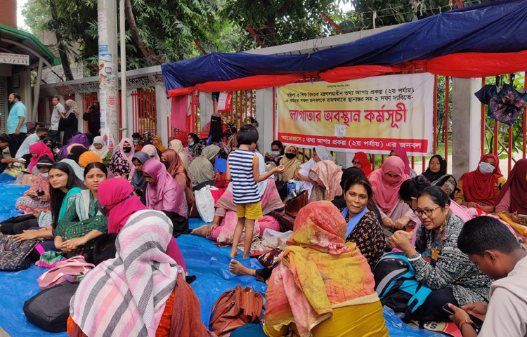 প্রধান সমন্বয়ক অধ্যক্ষ সেলিম মিয়া বলেন, ফেব্রুয়ারি-মার্চ মাসে টানা ১৭ দিনের আন্দোলন চলাকালীন ১১ মার্চ আমাদের ৭ সদস্যের শিক্ষক প্রতিনিধি দলকে সচিবালয়ে আমন্ত্রণ জানানো হয়।